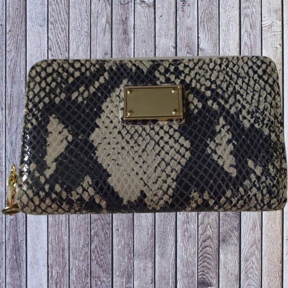 Faux Snakeskin Wristlet Wallet Zip Around Detachable Strap - Picture 2 of 4